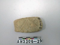 藏品(小型舌刃打磨製石斧)的圖片